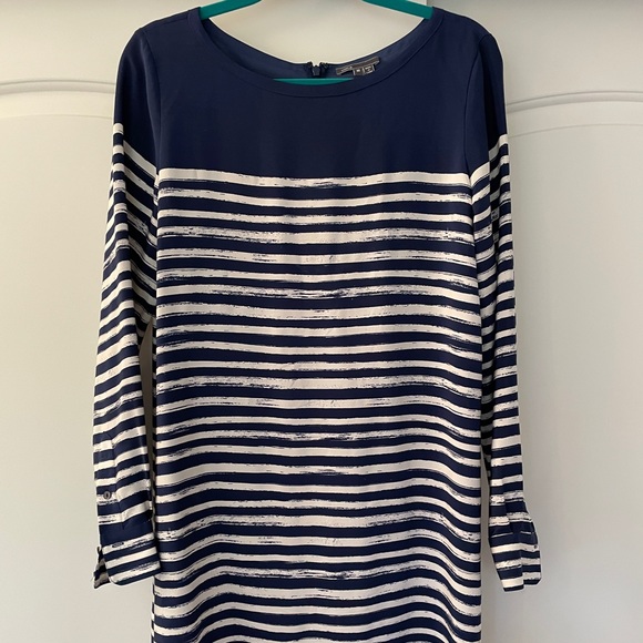 Vince Dresses & Skirts - Vince 100% silk dress